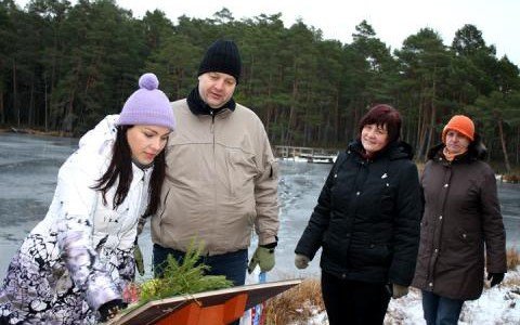 Brīvzemnieku “Naktsvijoles” ceļ saulītē Puikules-Tēvgāršas purva dabas vērtības