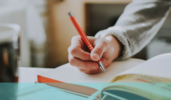 Apstiprināts 12. klašu eksāmenu grafiks, bet 9. klasēm eksāmenu nebūs