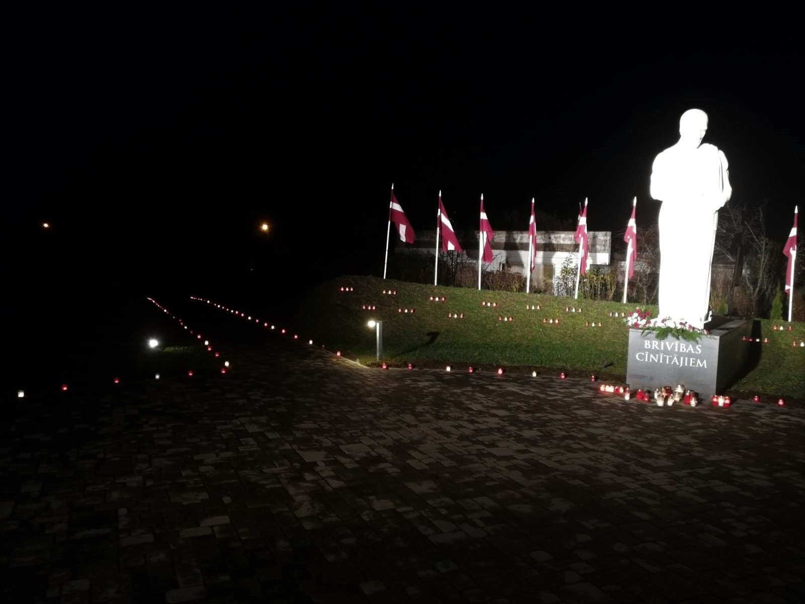 Lāčplēša dienu Alojā atzīmē ar patriotiskām sajūtām un domām