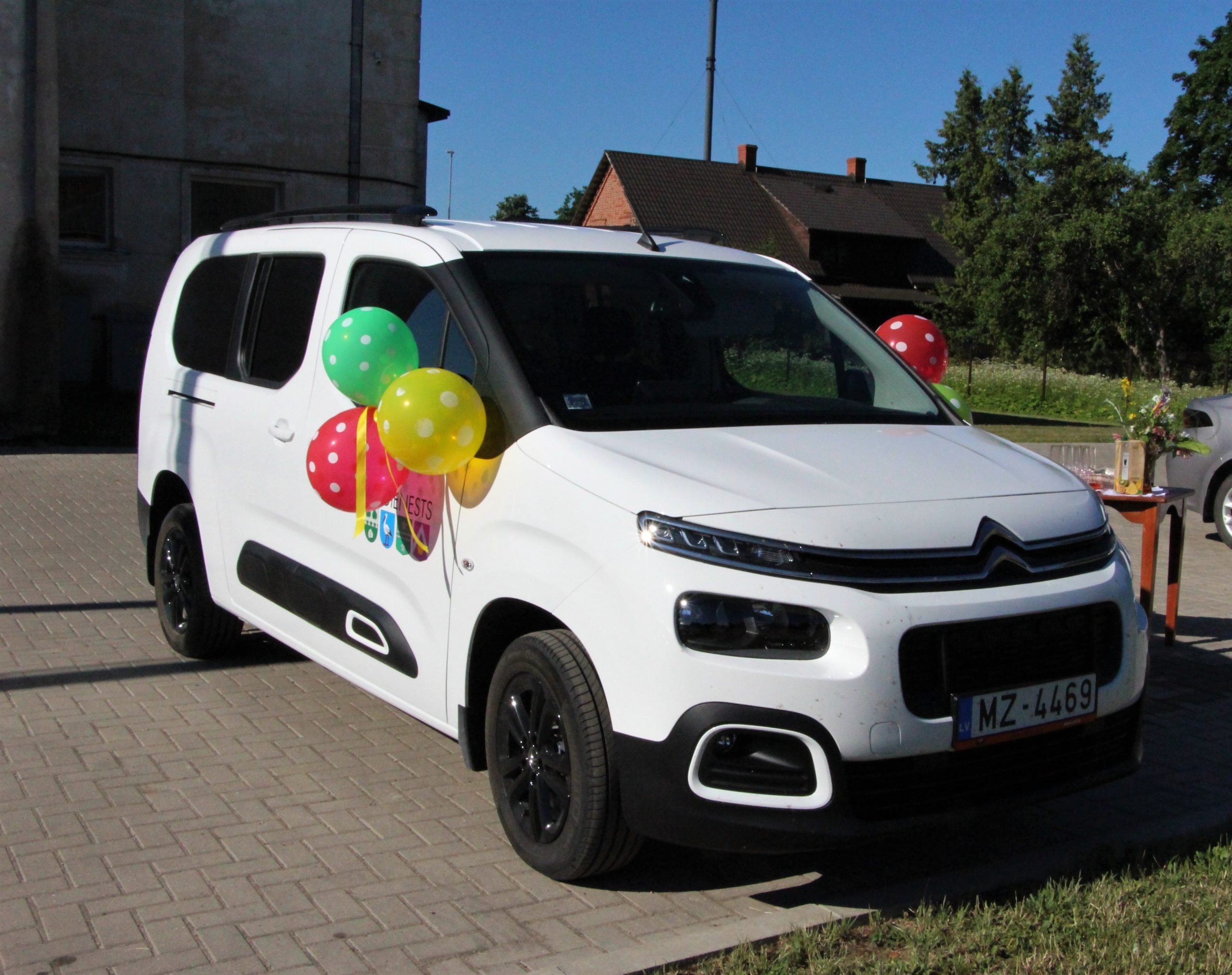 Dome nomās auto Alojas novada sociālā dienesta vajadzībām